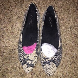 Vionic snake flats, gorgeous shoes